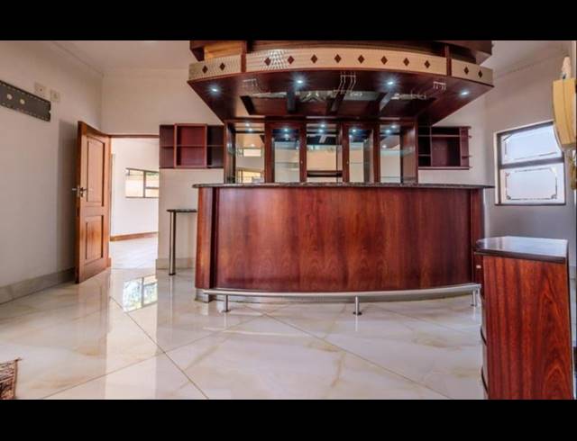6 BEDROOM HOUSE FOR SALE IN BASSONIA